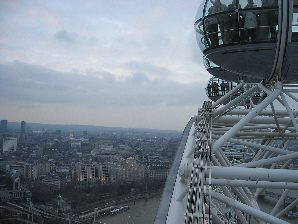 070 Dans London Eye Wheel.jpg